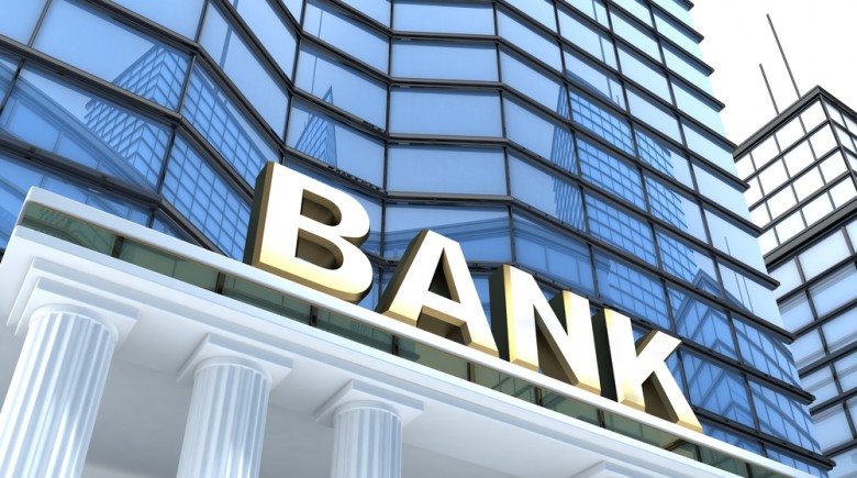 traditional bank advantages